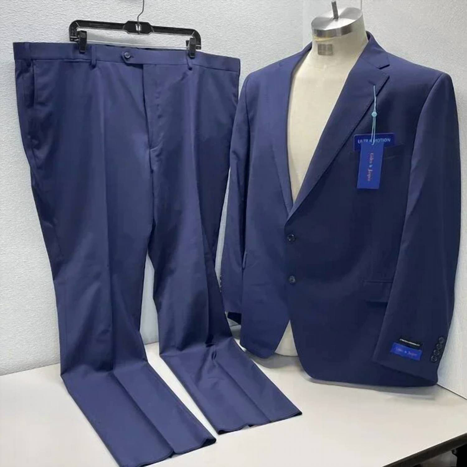 Giles & Jasper Men's Modern Wool Stretch 2 Piece Suit Set in navy - men's jacket