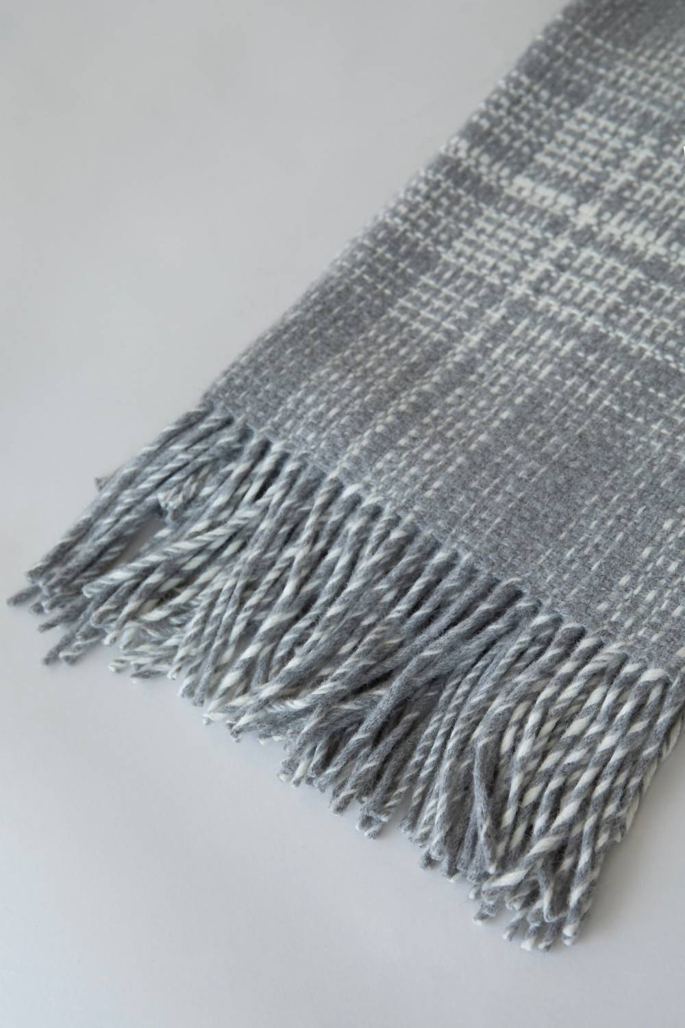SSKEIN Rustic Plaid Throw in grey - item - view 6