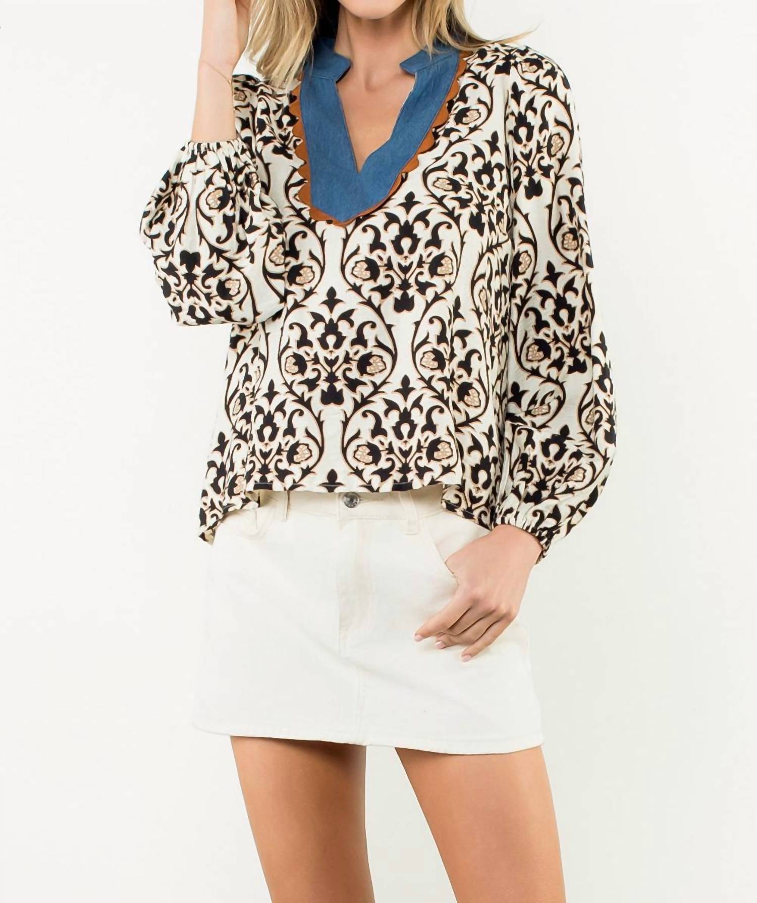 Thml - STRIKING ORNAMENTAL PRINT V-NECK TOP
