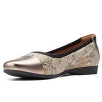 Clarks - Women's Un Darcey Cap 2 Flat Shoes