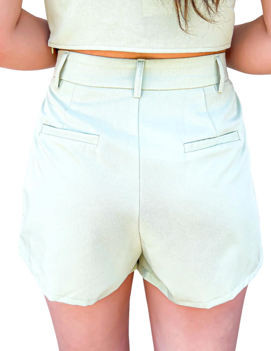 Le Lis - Pleat Detail Short