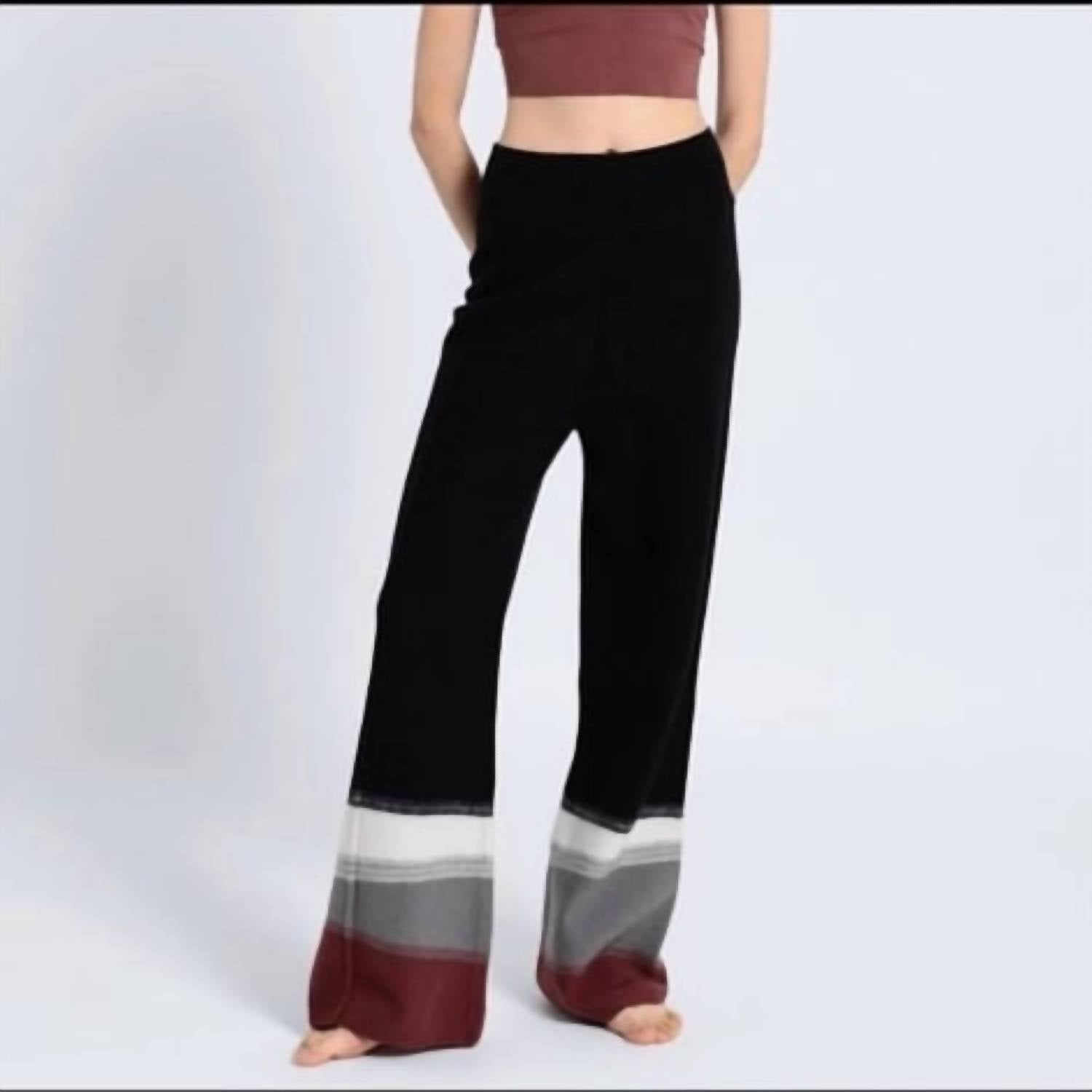 Nike - Yoga Slim Fit Pant