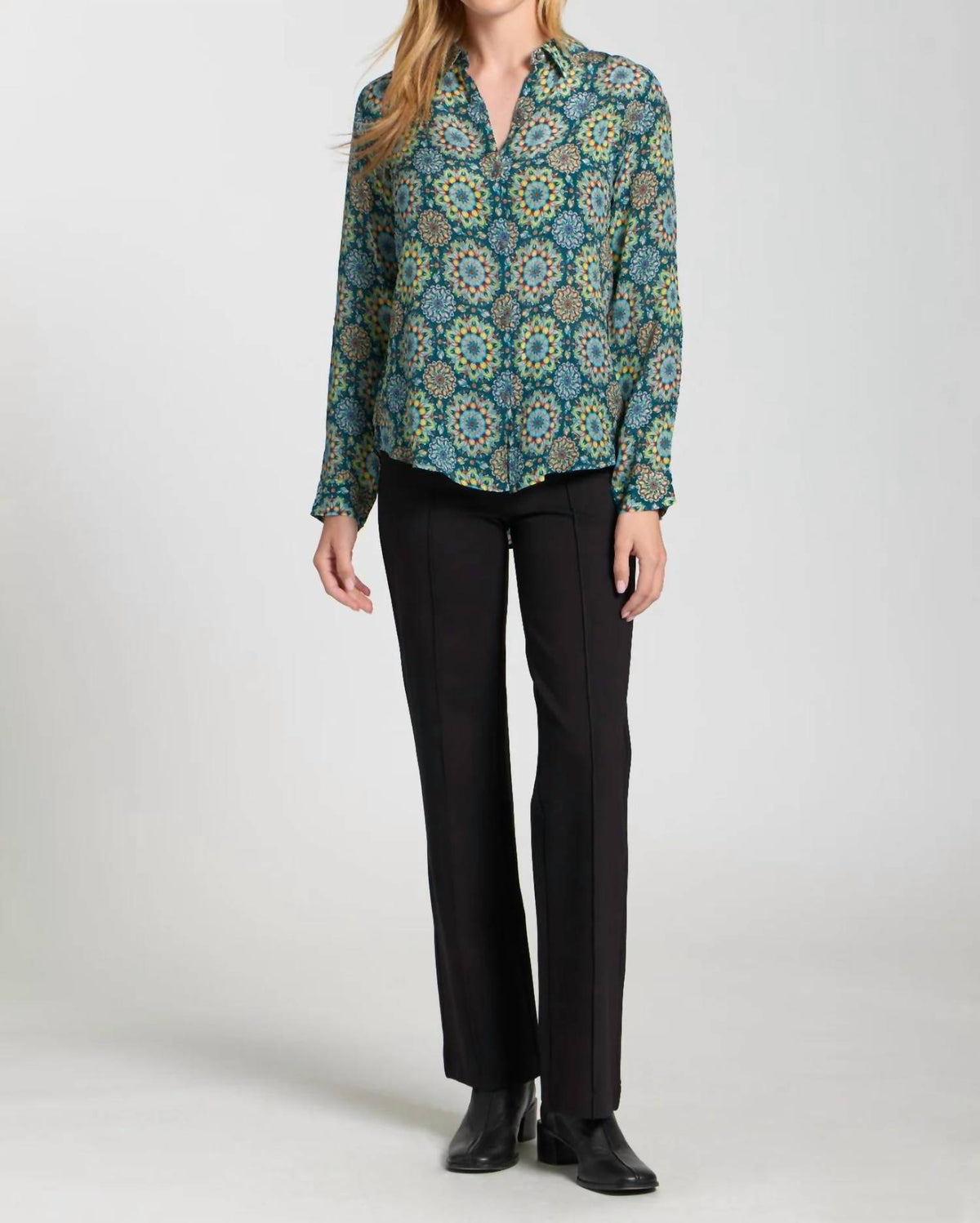 Apny - Button-up Blouse With Roll-up Sleeves