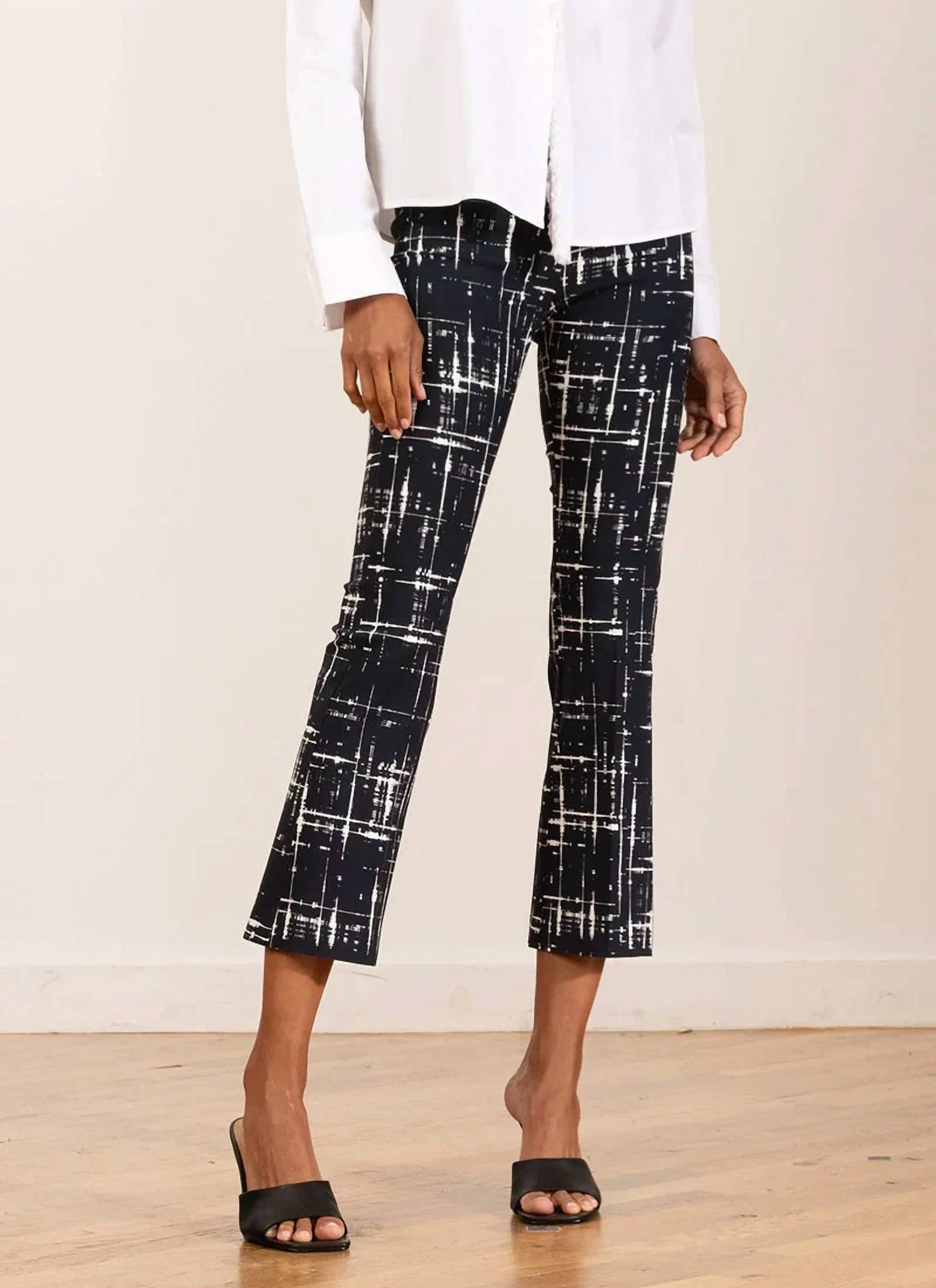 Avenue Montaigne - Leo Crop Flare Graffiti Pants
