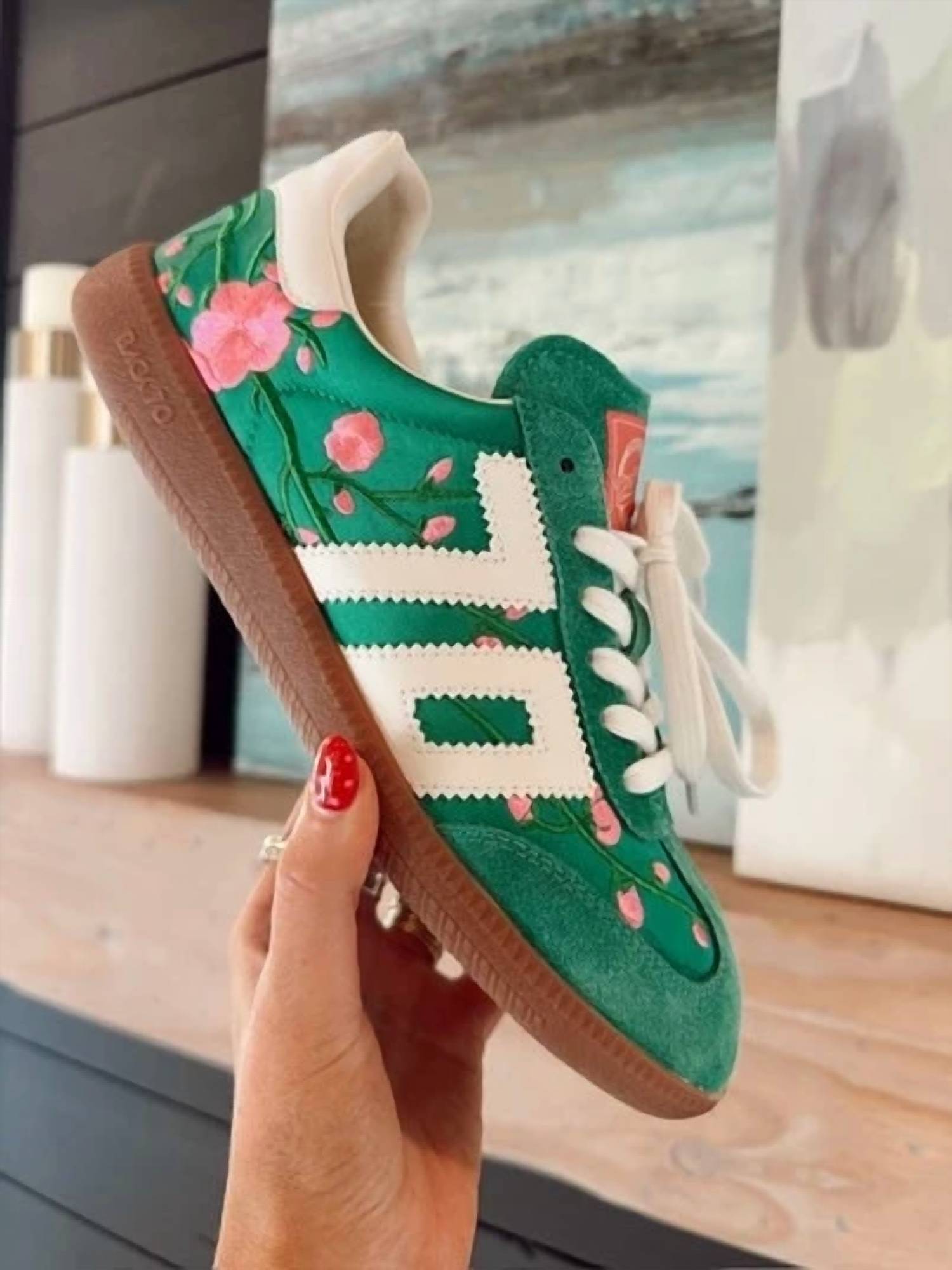 Back 70 - Women's Ghost C26 Sneaker