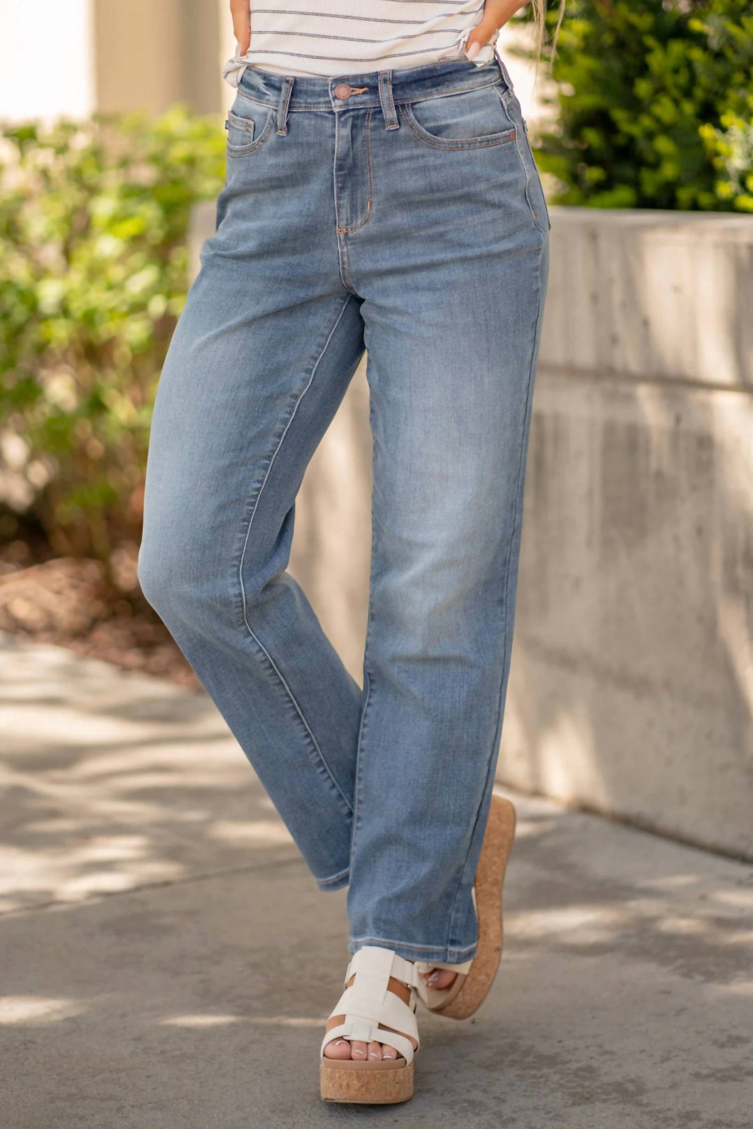 Judy Blue - Classic Straight Leg Relaxed Non Distressed Jeans