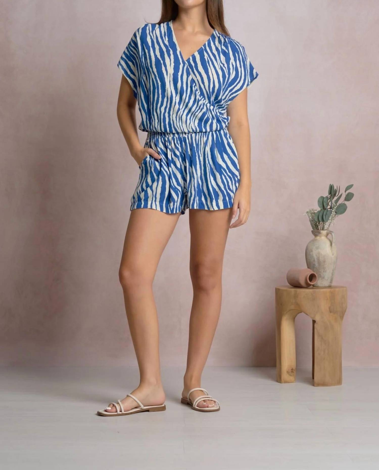 Elan - Zaza Short Sleeve V-neck Cropped Blouse