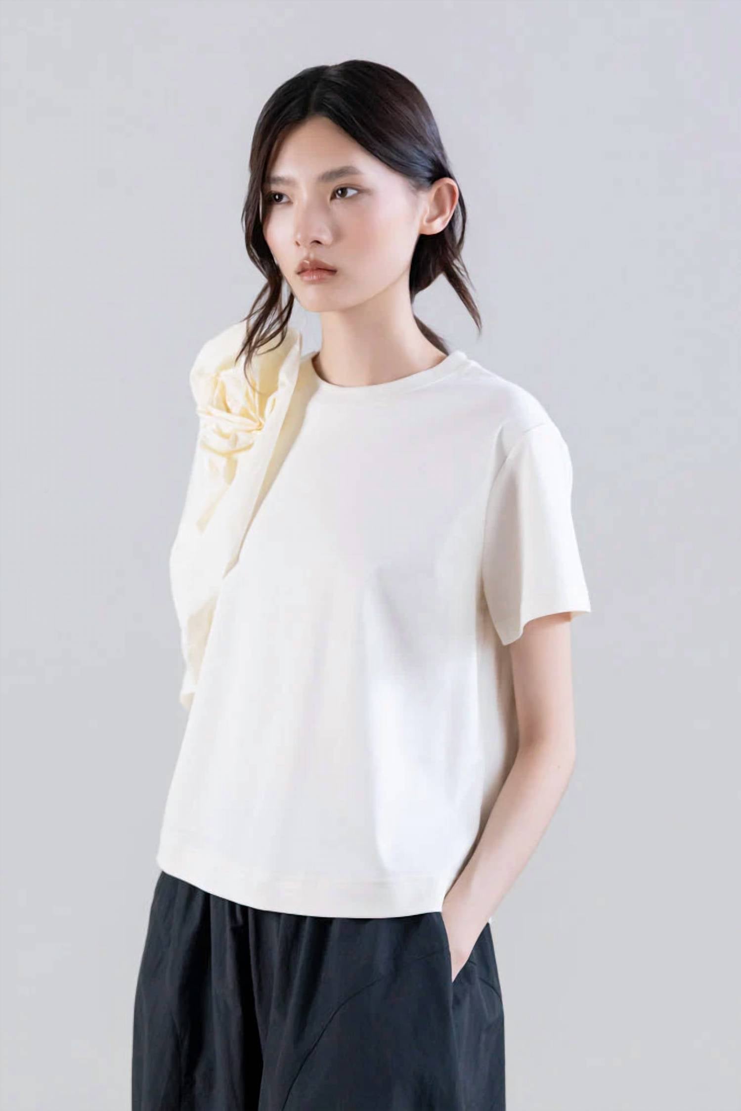 Psophia - Relaxed Fit T-shirt With Flower