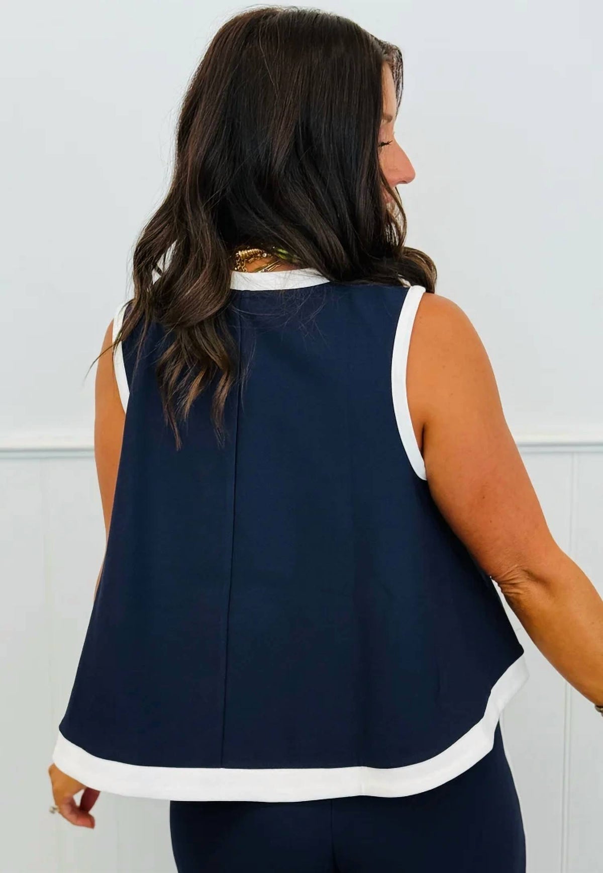 Glam - Sleeveless Contrast Swing Knit Top