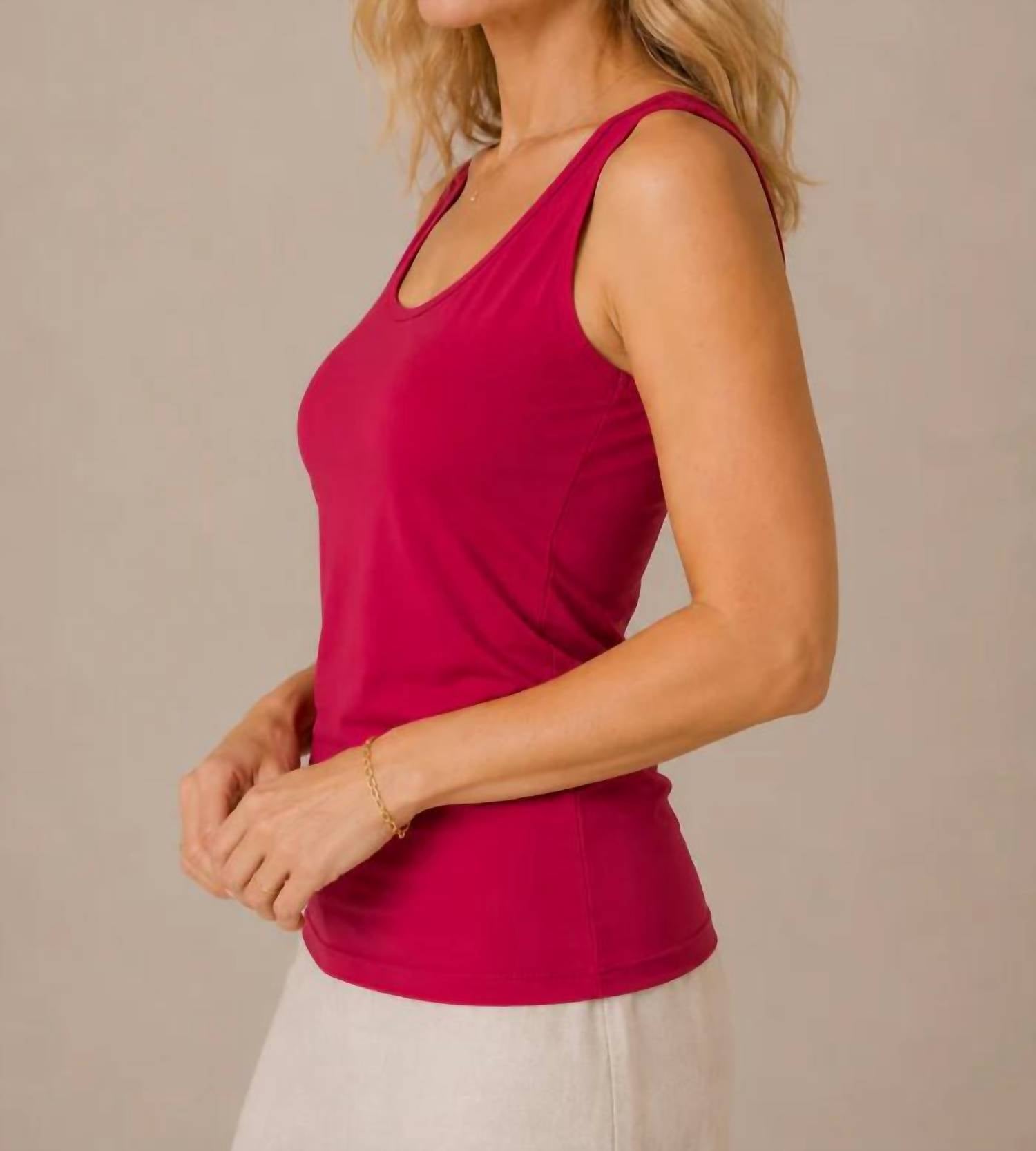 Isle By Melis Kozan - Vogue Scoop Neck Sport Tank Top
