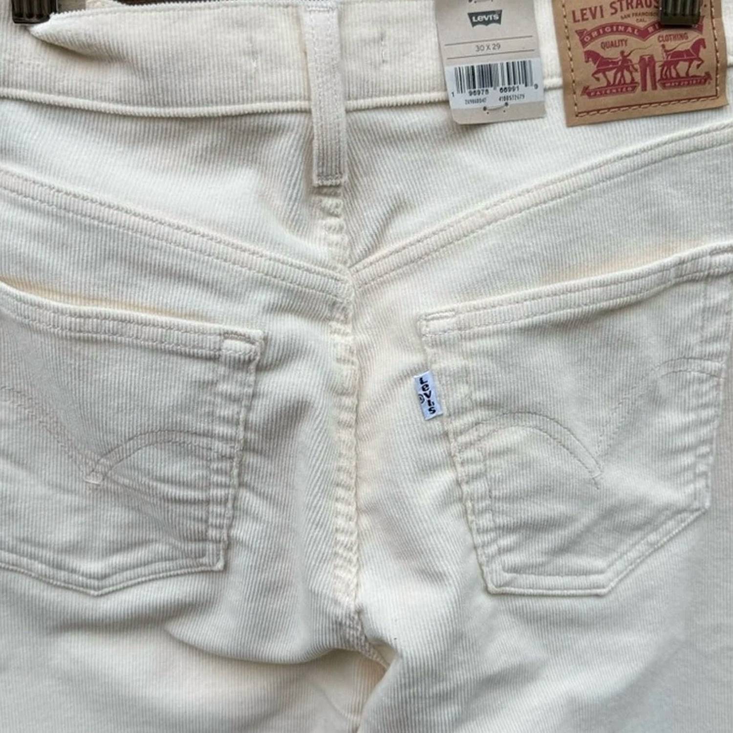 Levi'S - High Waisted Mom Jean Corduroy Pants