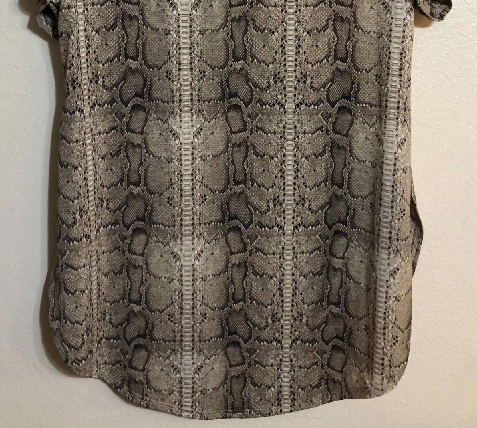 L&B - Women's Snake Skin Keyhole Tunic
