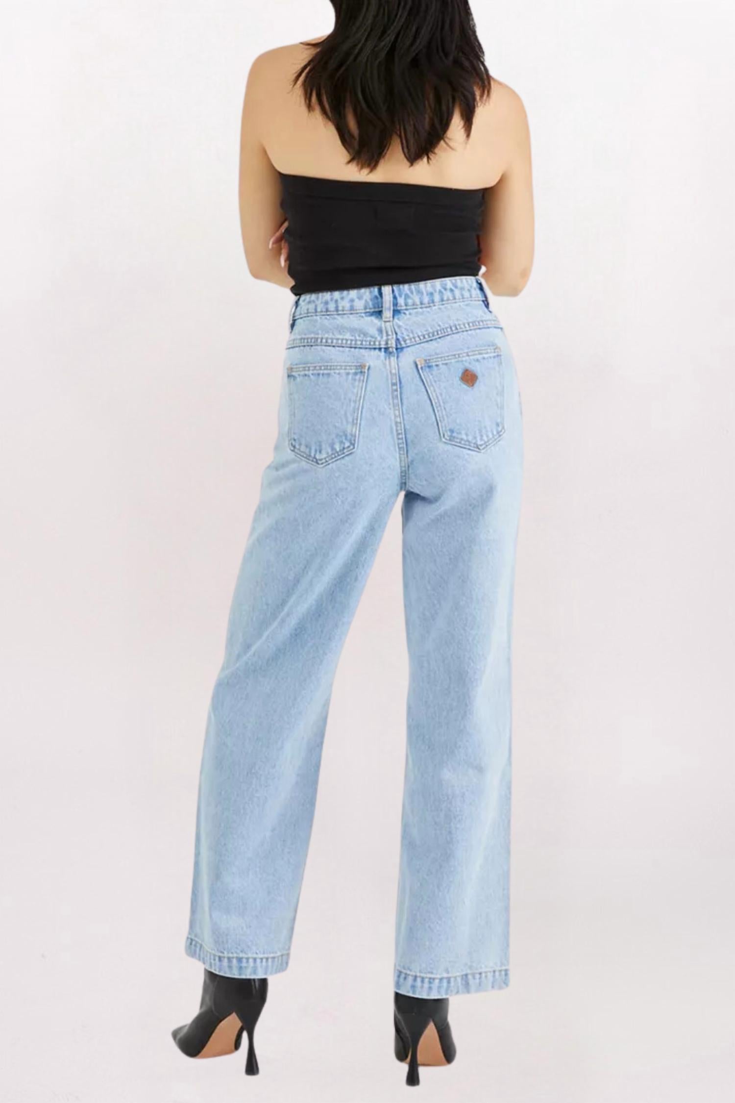 Abrand Jeans Carrie High Rise Wide Leg Jeans in light vintage indigo - women's jeans - detail view