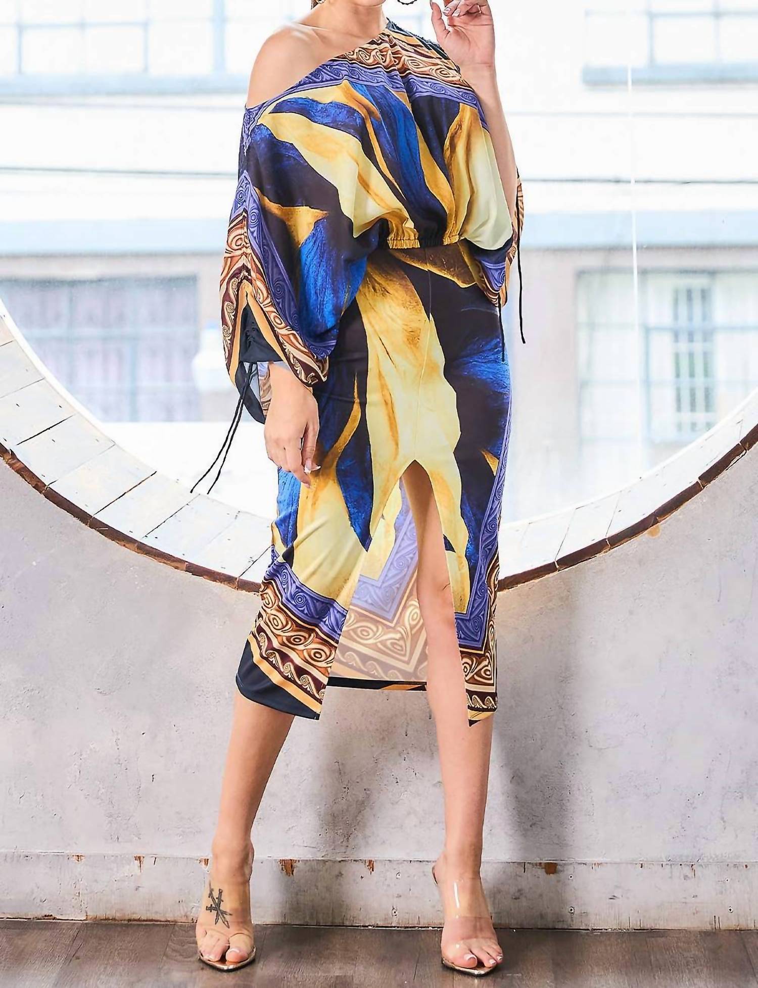 Her Botarri - Cropped Blouse & Slit Skirt