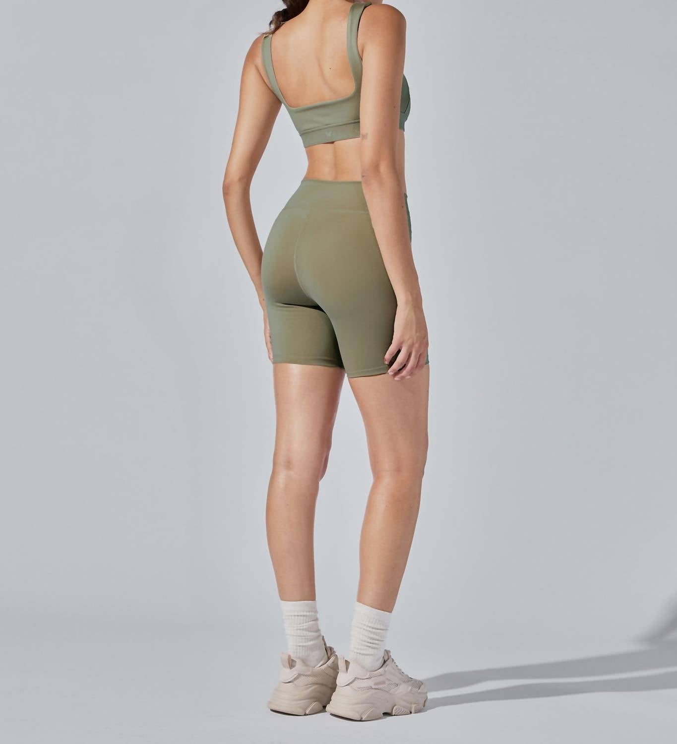 HEROINE SPORT High-performance Vital Shorts in army - women's shorts - detail view