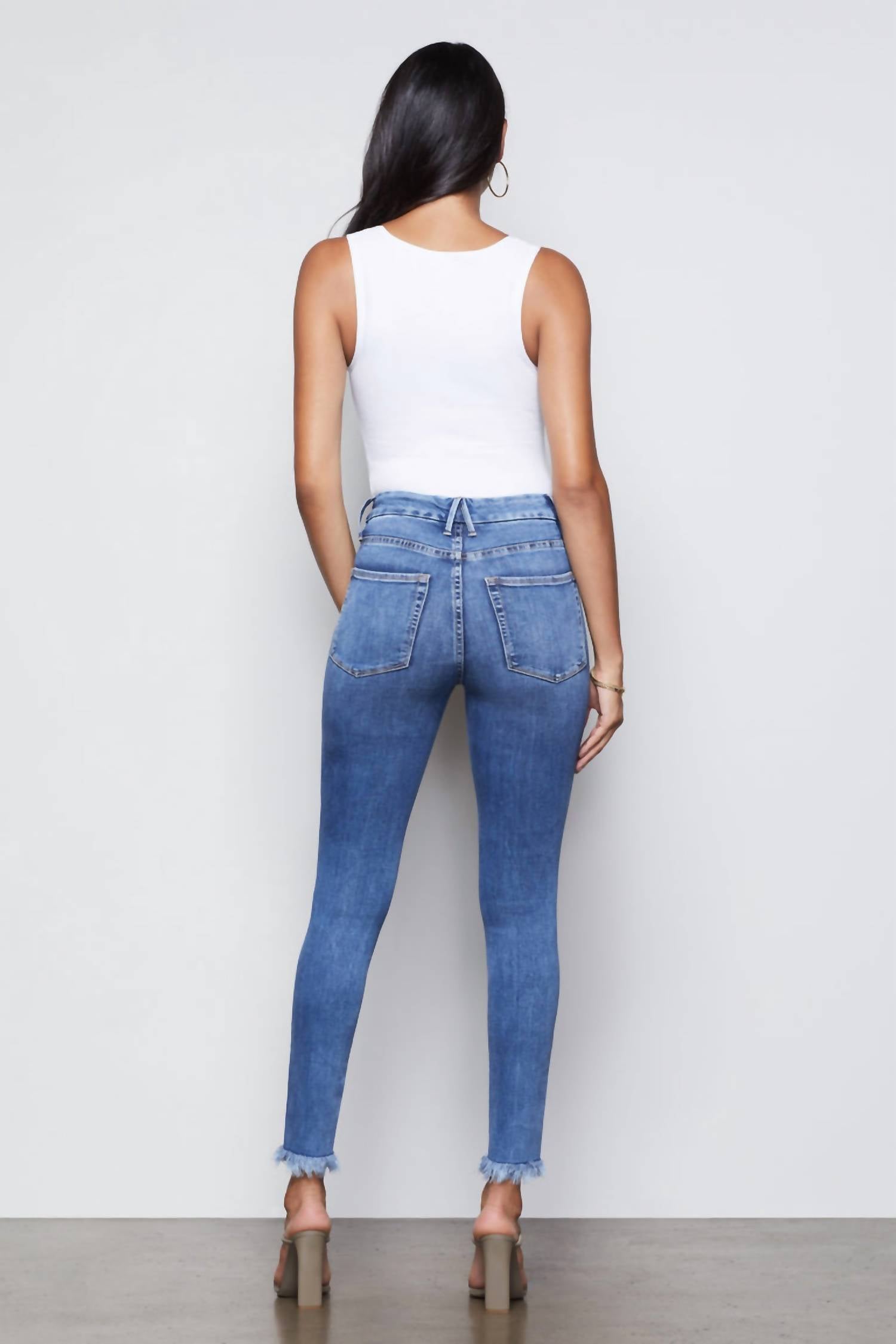Good American - Petite Skinny Jeans