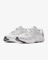 Nike - Men's Zoom Vomero 5 Sneaker