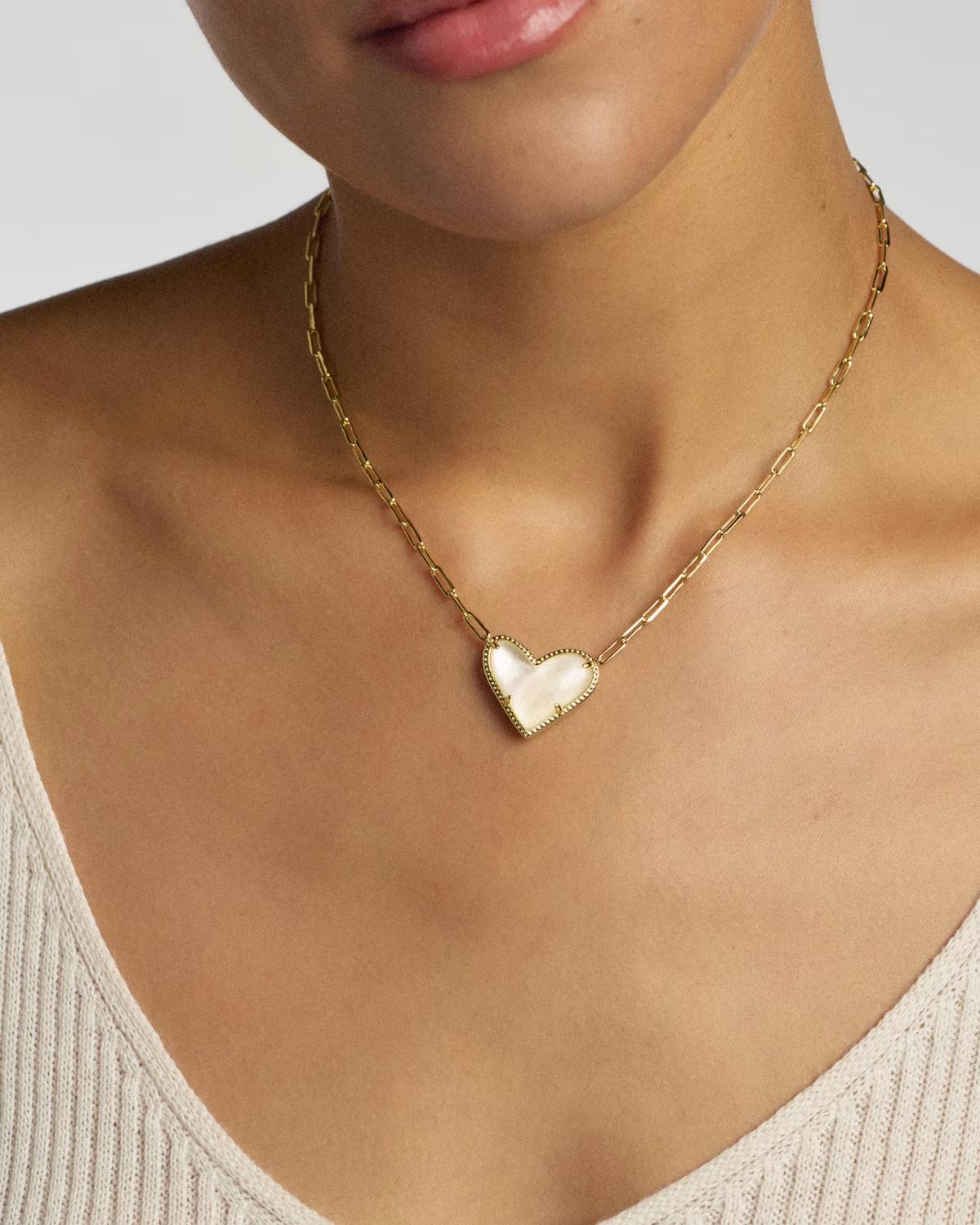 Kendra Scott - Women's Ari Heart Statement Short Pendant Necklace