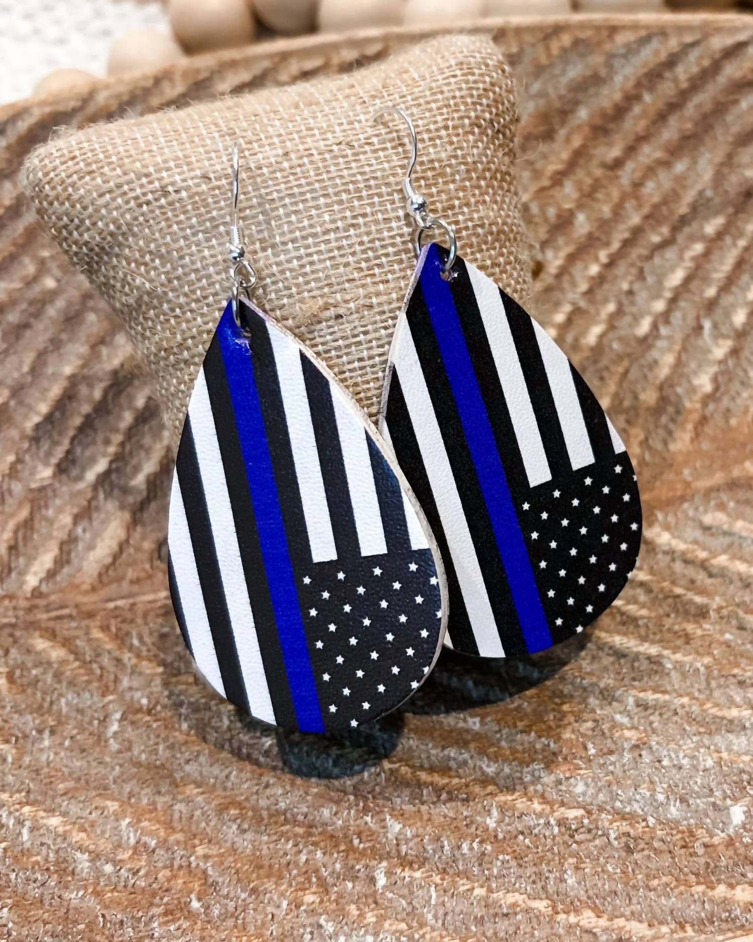 White Label - Women's Thin Line Teardrop Earrings