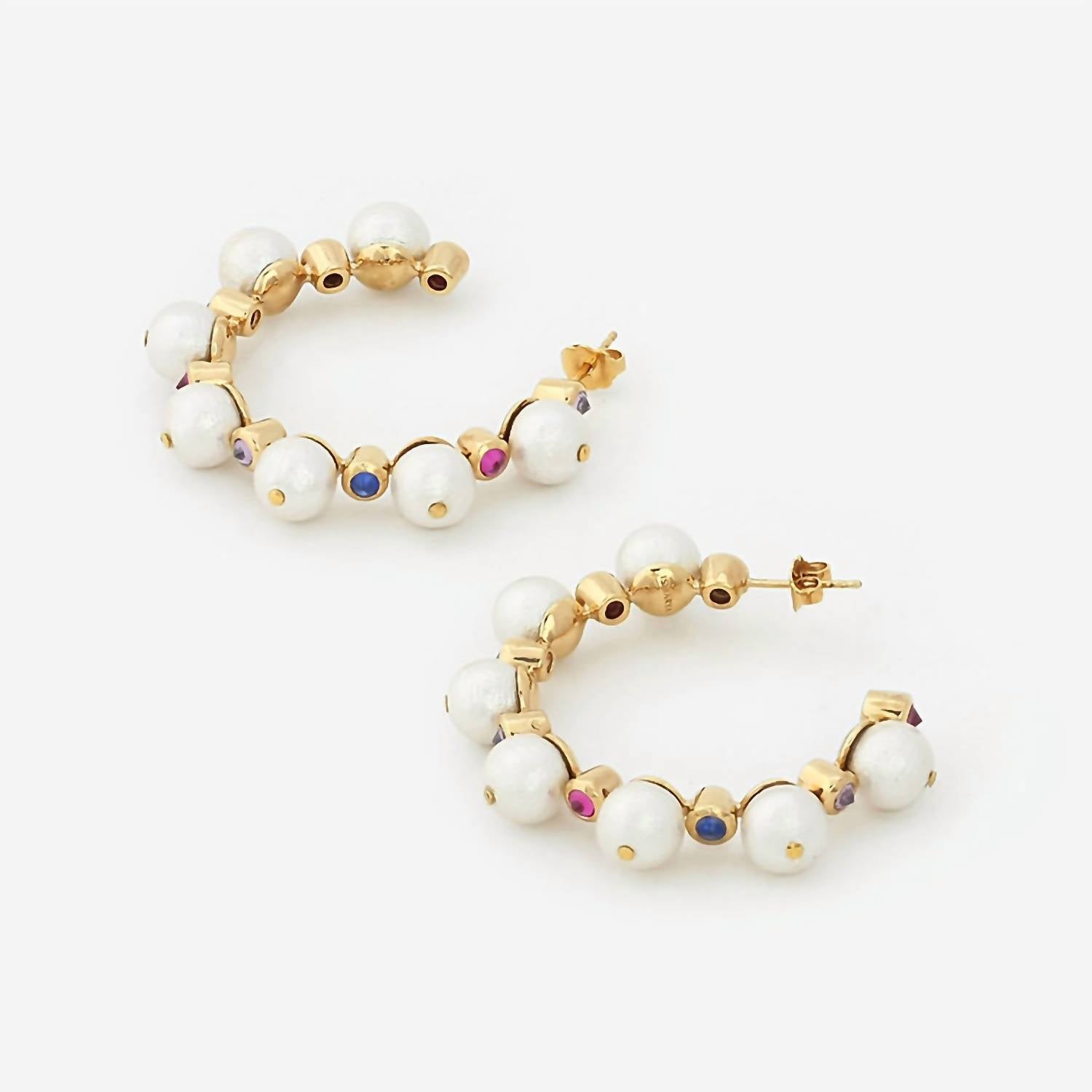 Avenue Chic - Women's Temple Muse Pearl Hoop Earrings