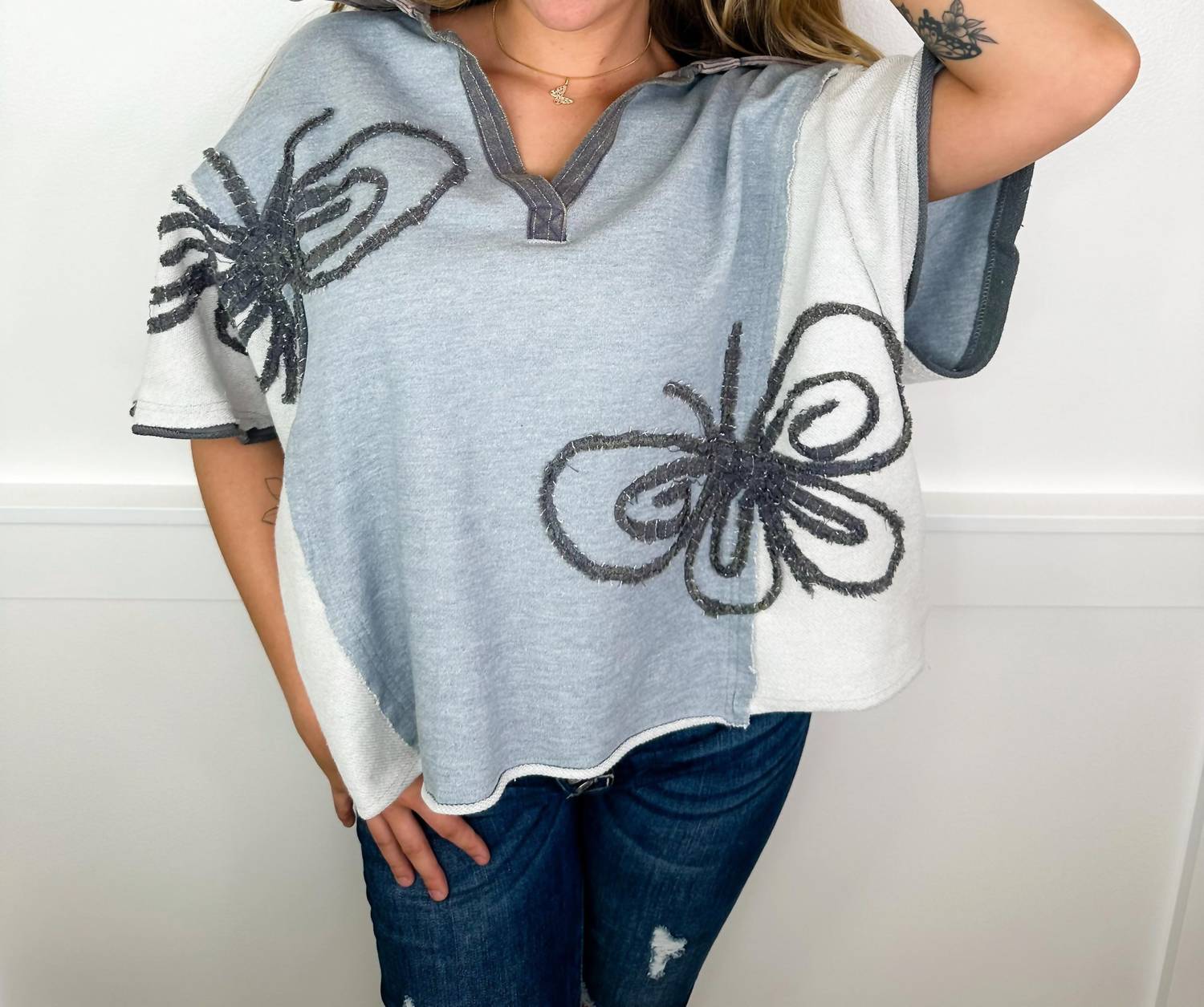 Oli & Hali - Wonders Of The World Cotton Blend Short Sleeve Top