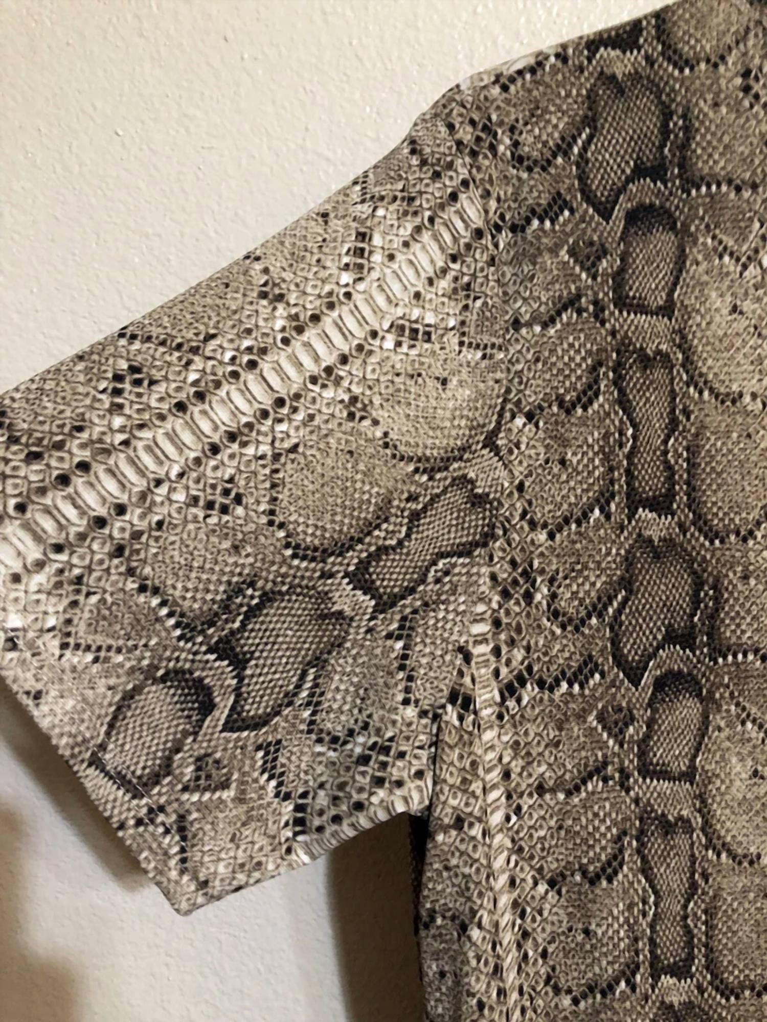 L&B - Women's Snake Skin Keyhole Tunic