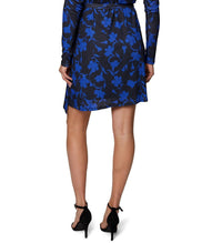 Laundry By Shelli Segal - V-neck Ruched Long Sleeve Belted Knit Dress