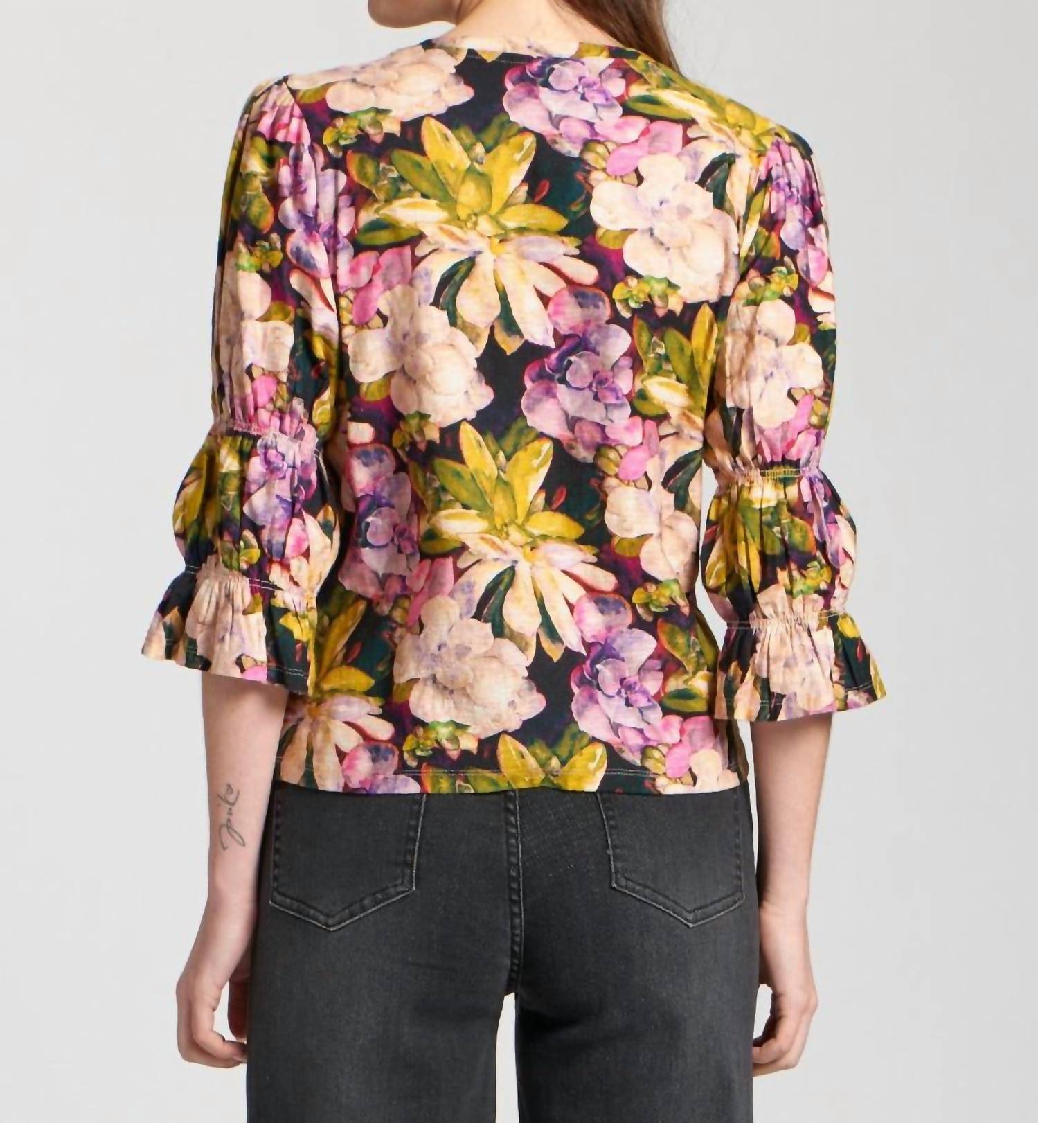 Apny - Scrunch Sleeve Floral Top