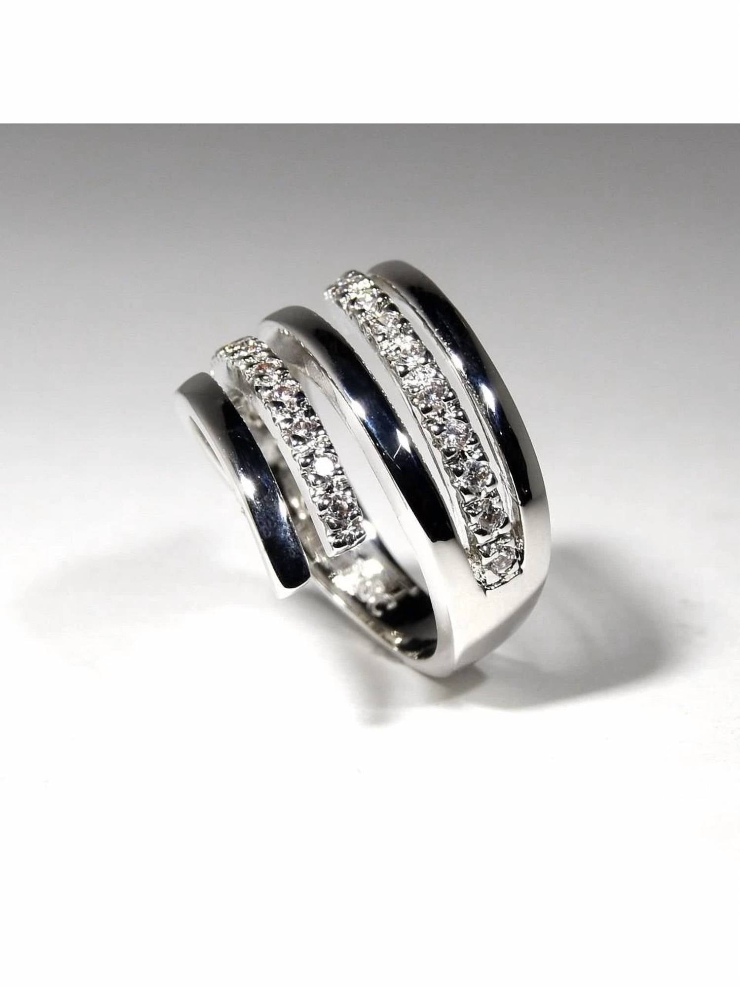 FAIRE SWIRL CUBIC ZIRCONIA RING in silver - women's jewelry - detail view
