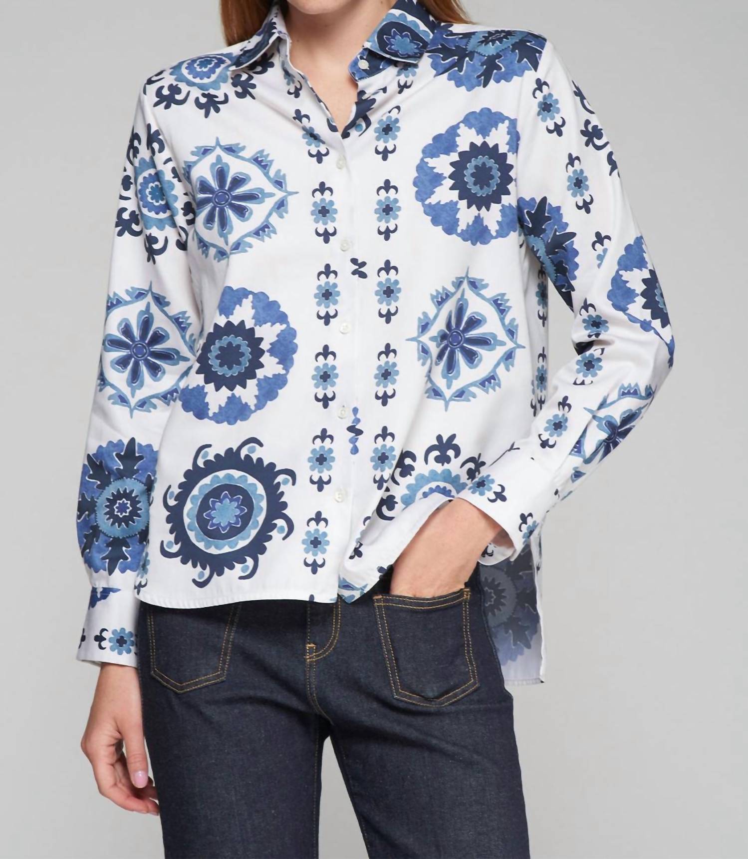 Vilagallo Isa Shirt in white blue print - women's shirt