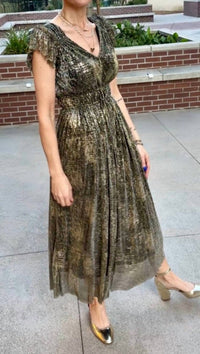 Moon River - V-neck Pleated Midi Dress