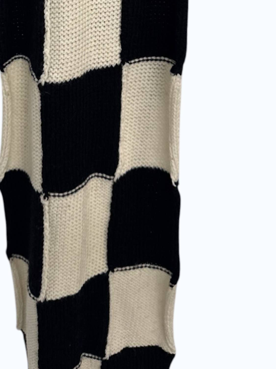 Pier Antonio Gaspari Women's Checkered Scarf in white and black - women's scarf - detail view