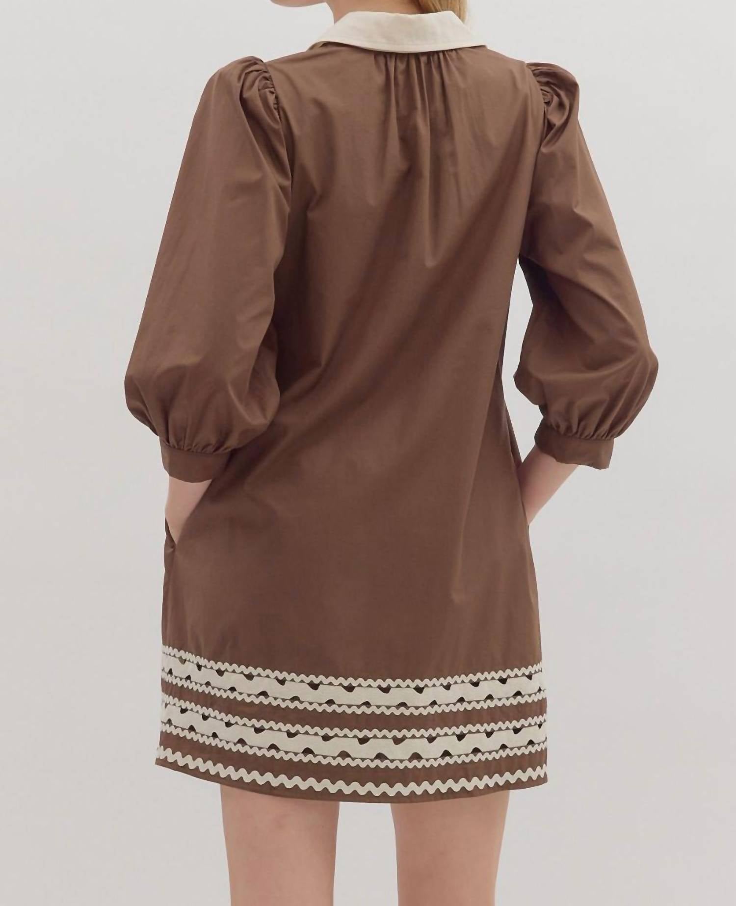 Entro - Contrasted Scalloped V Neck Mini Dress