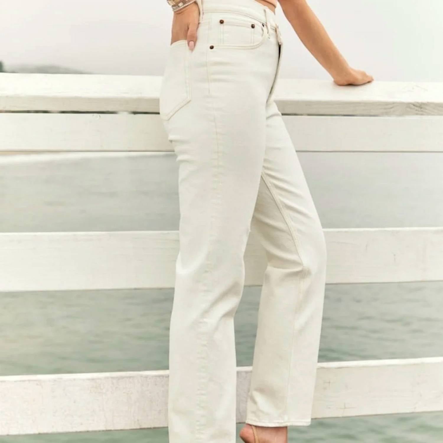 Abercrombie & Fitch - Curve Love Ultra High Rise 90s Straight Jean