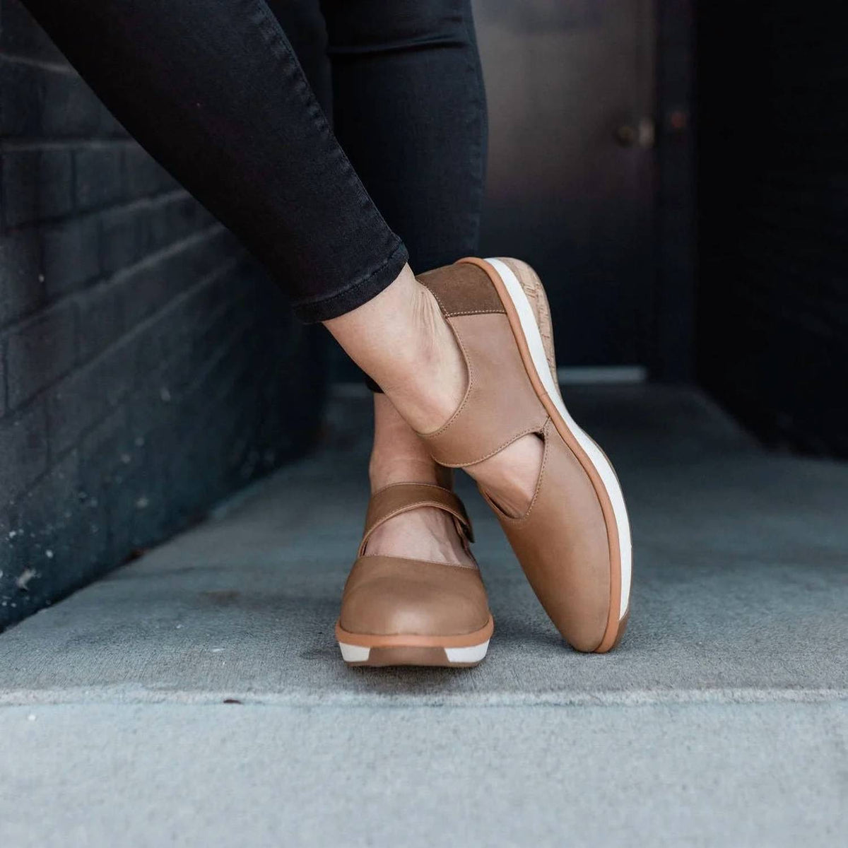 Soleni Shoes - Women's Marie Flat Shoes