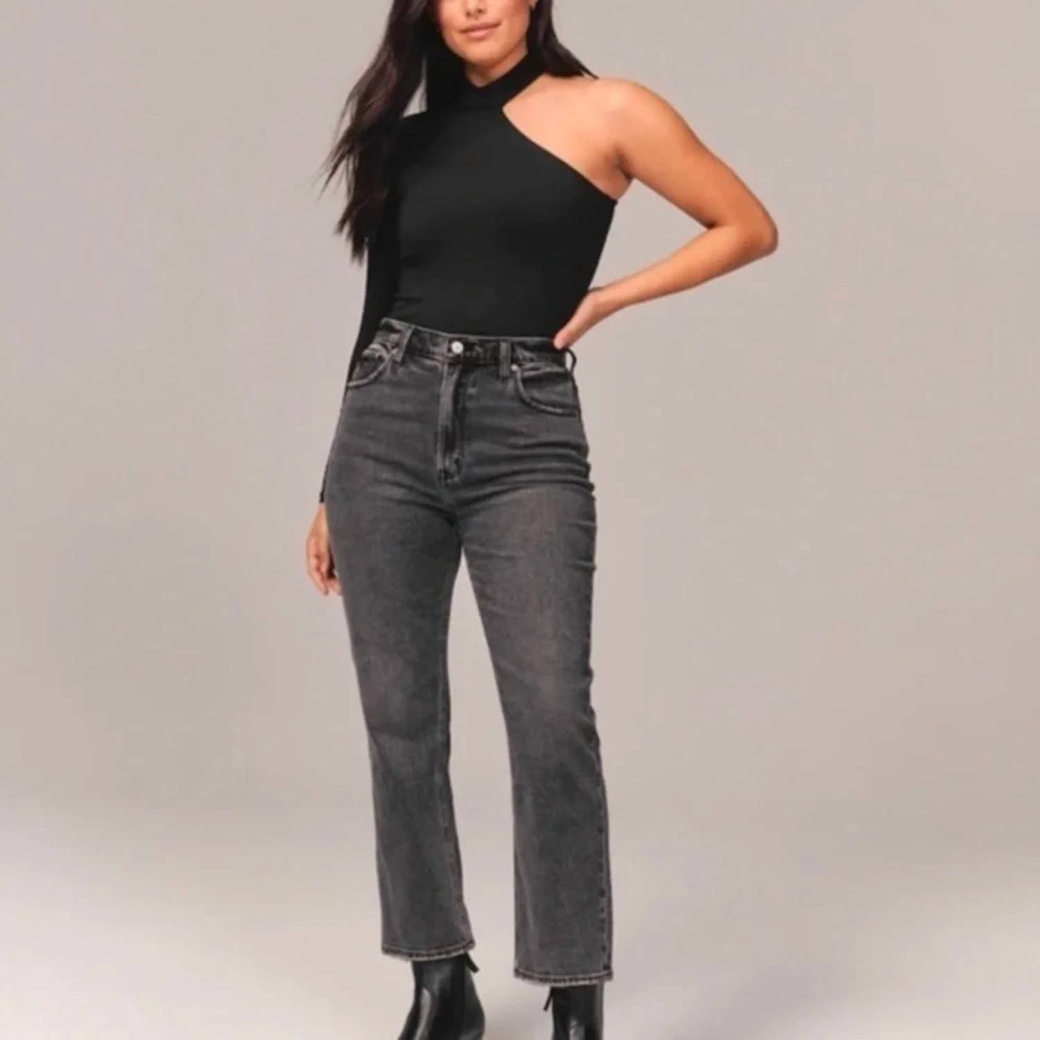 Abercrombie & Fitch - Curve Love Ultra High Rise Ankle Straight Jeans