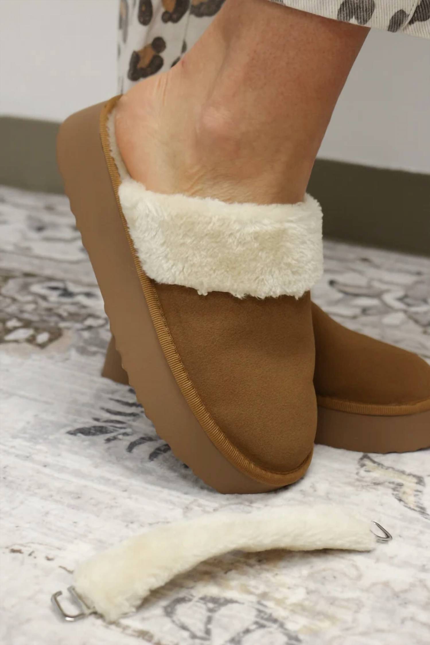 Mia - Women's Icier Fuzzy Strap Platform Slippers