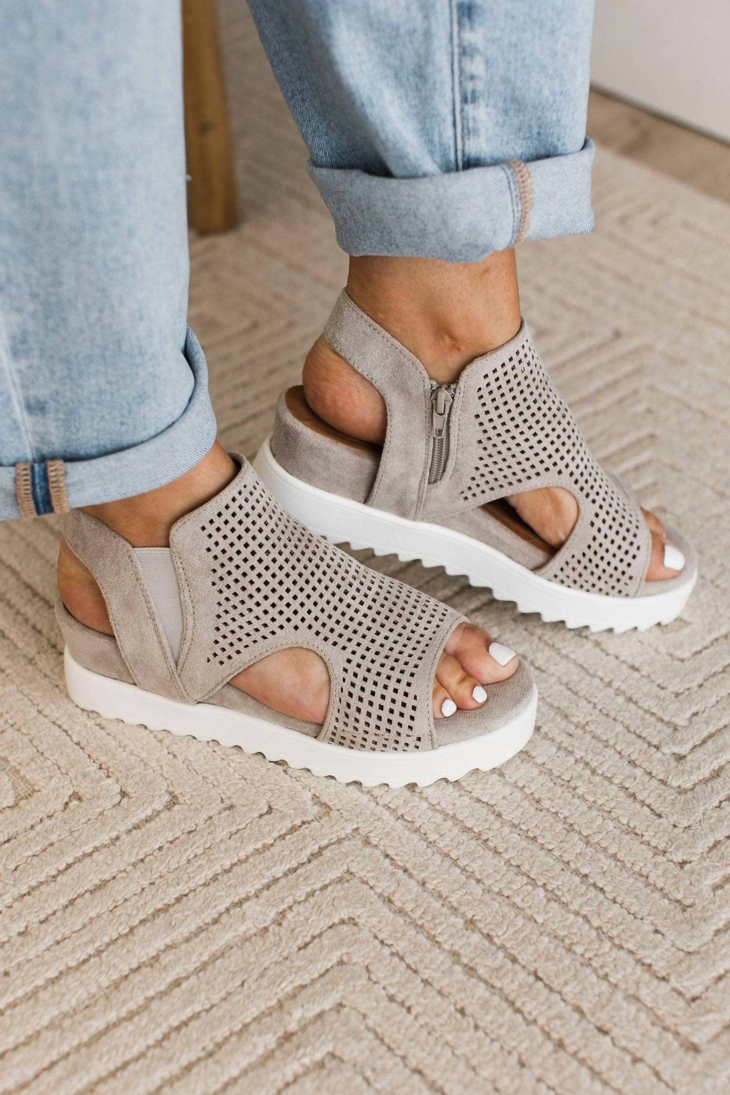 Very G - Women's Amy Platform Wedge Sandal