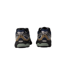 SAUCONY Men's Progrid Omni 9 Sneakers in brown navy - men's sneaker - alternate view