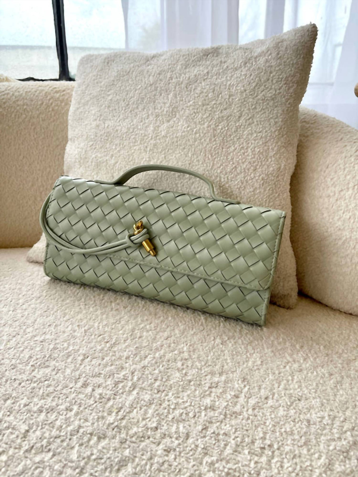 Urban Expressions - Women's Niama Woven Clutch Bag