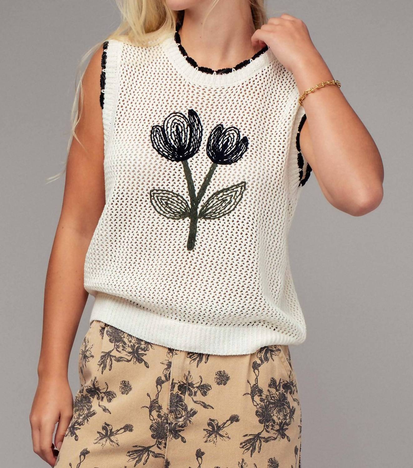 Urban Daizy - Boho Tulip Embroidery Crochet Vest