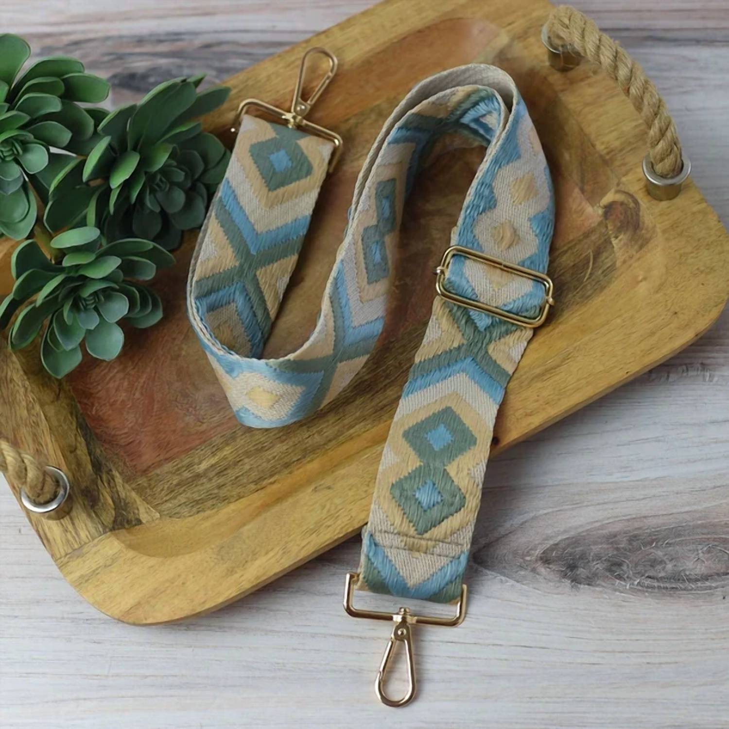 Lauren Lane - Women's Geometric Woven Adjustable Crossbody Strap