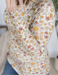 Michelle Mae - Effortlessly Chic Floral Long Sleeve Top