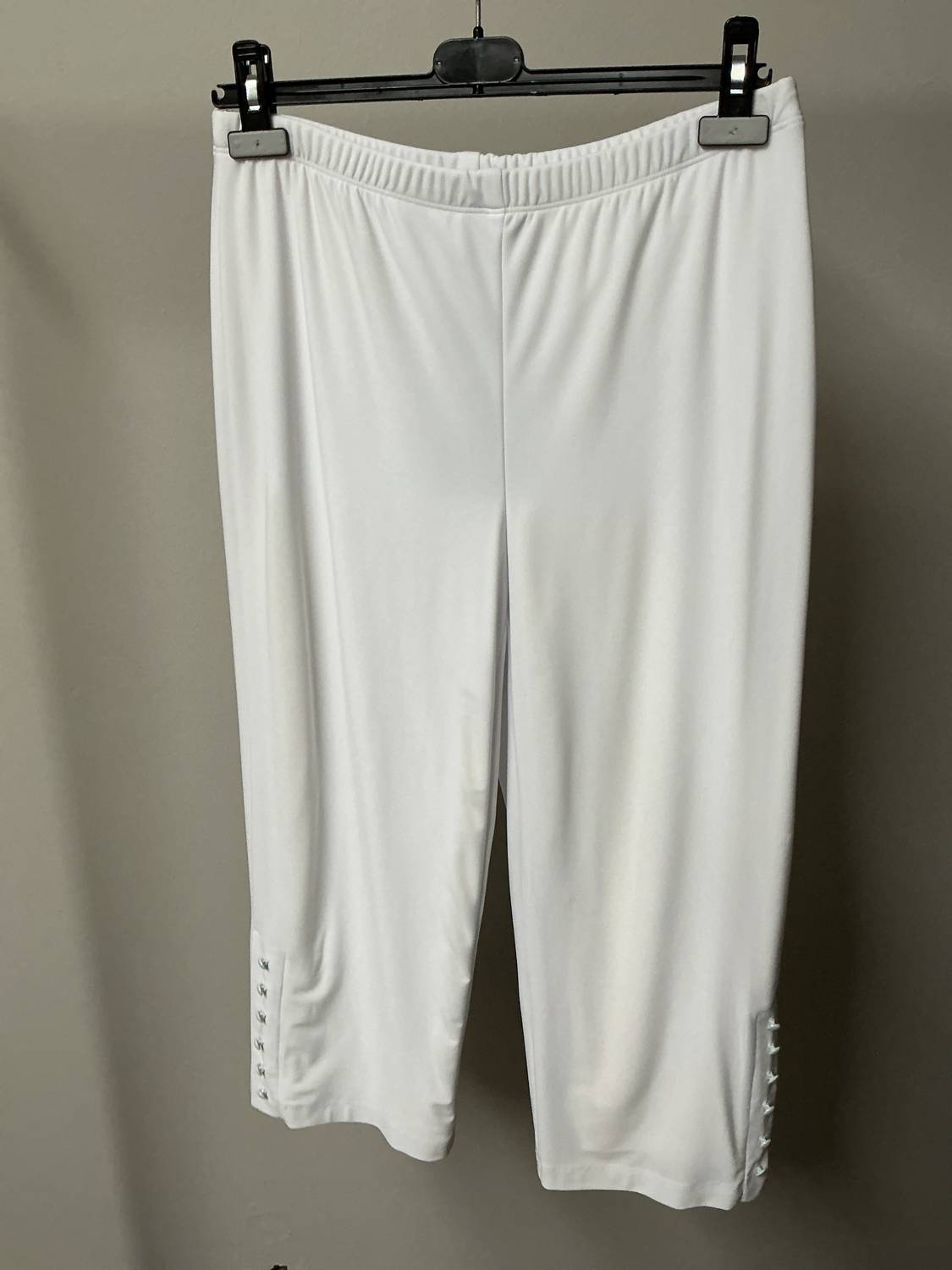Frank Lyman - Women's Silky Jersey Knit Pull On Capris