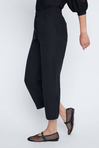 Renuar Blush Breeze Linen Cropped Pants in black - women's pants - detail view