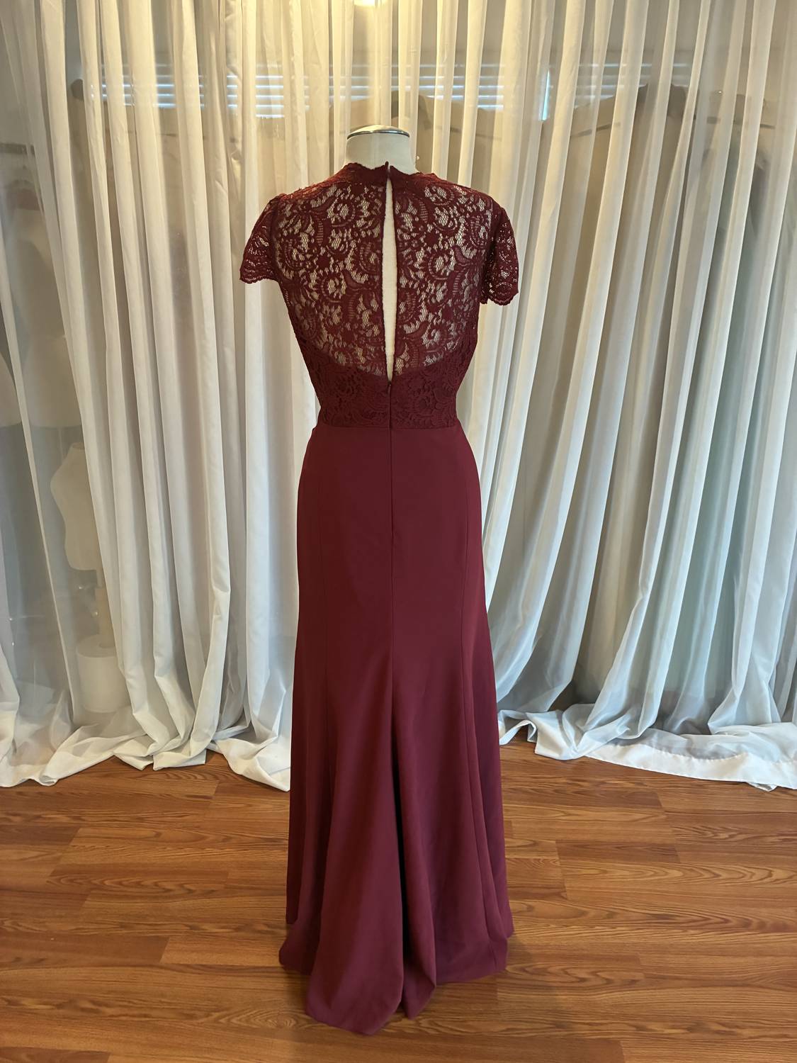Jenny Packham - Lace Cap Sleeves Gown