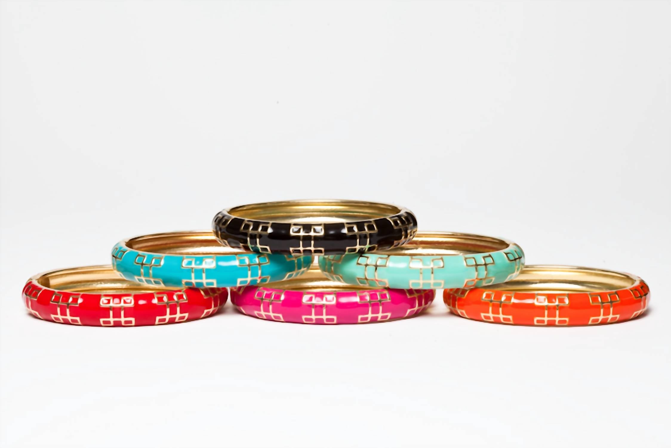 Avenue Chic - XO Enamel Bracelet