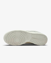Nike - Men's Dunk Low Retro Se Sneakers