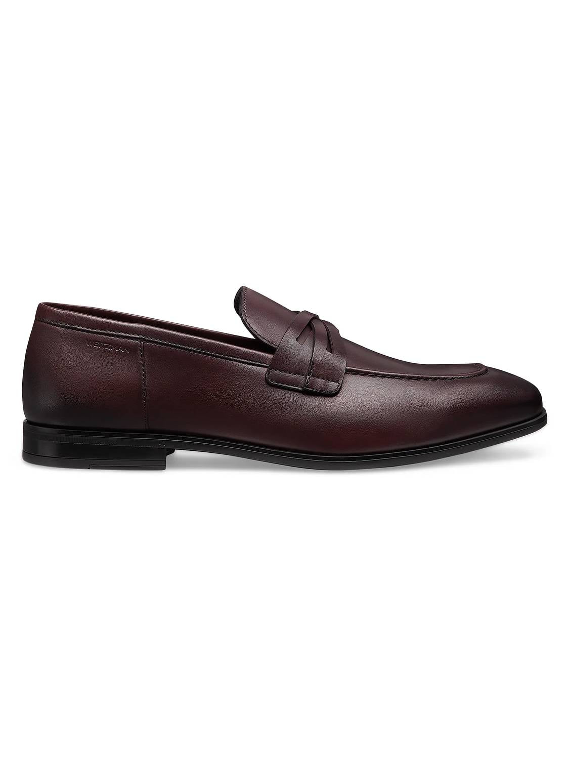STUART WEITZMAN Men's Simon Criss Cross Loafer in bordo - men's loafer