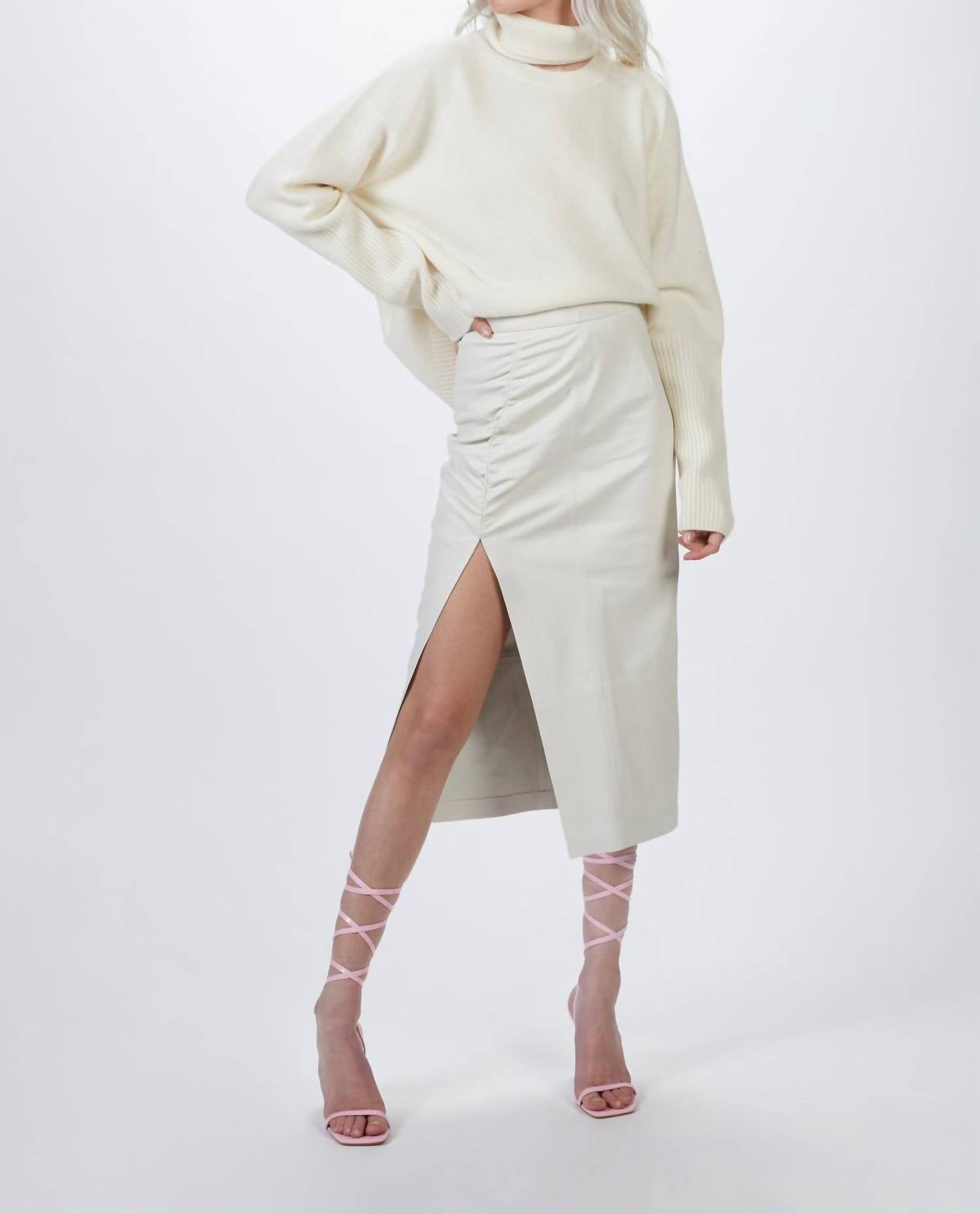 CASHMERE TURTLENECK JUMPER
